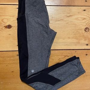 Lululemon black and grey high rise leggings 25’